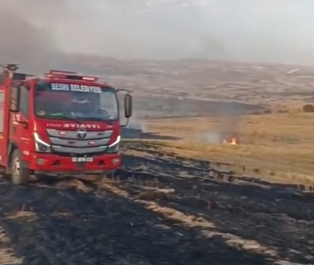 Boş arazide anız yangını kontrol altına alındı