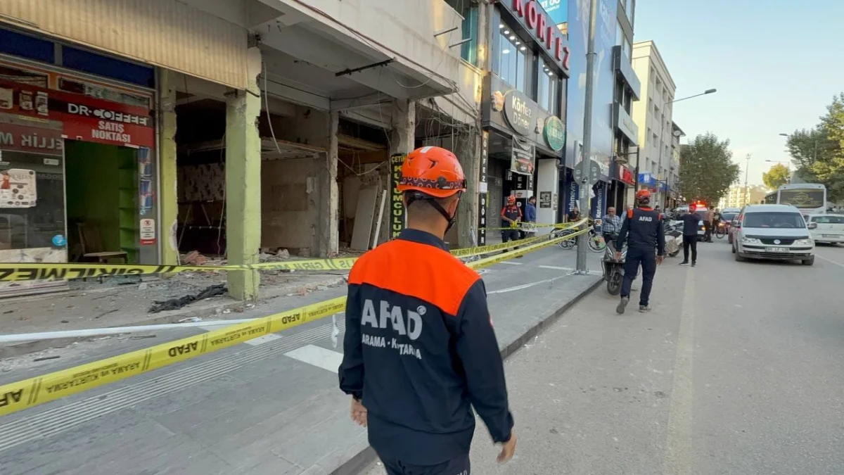 Ağır hasarlı binadan ses geldi ihbarı polisleri harekete geçirdi