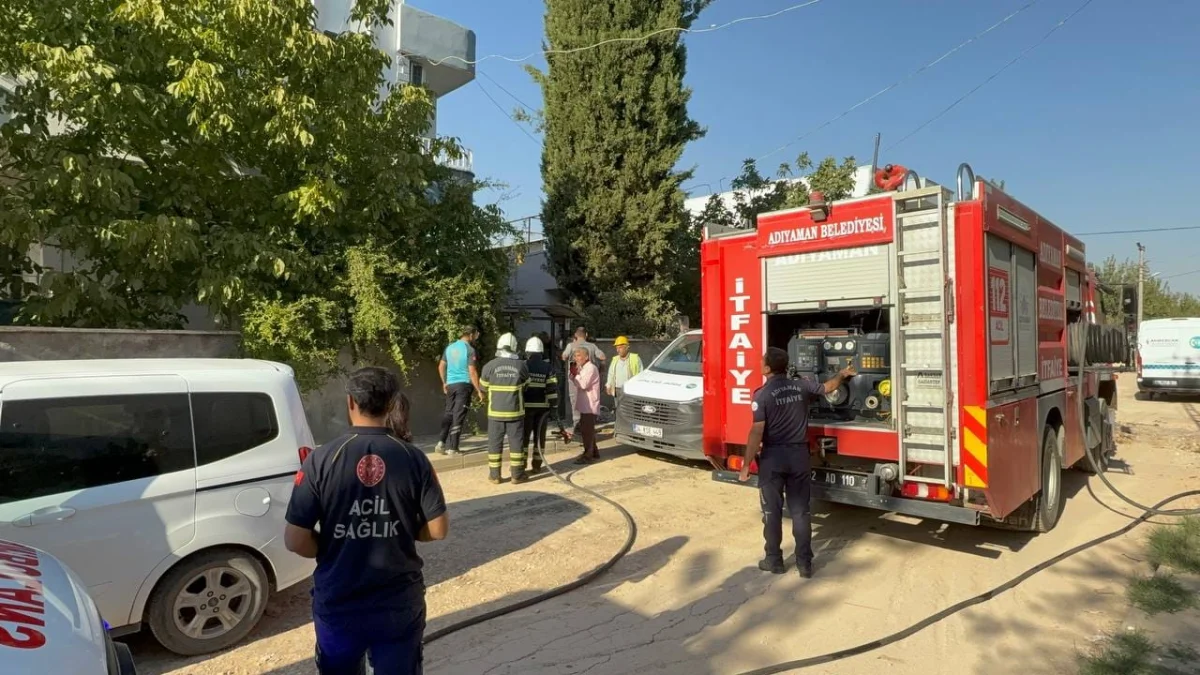 Adıyaman’da iki katlı binanın üst katında korkutan yangın