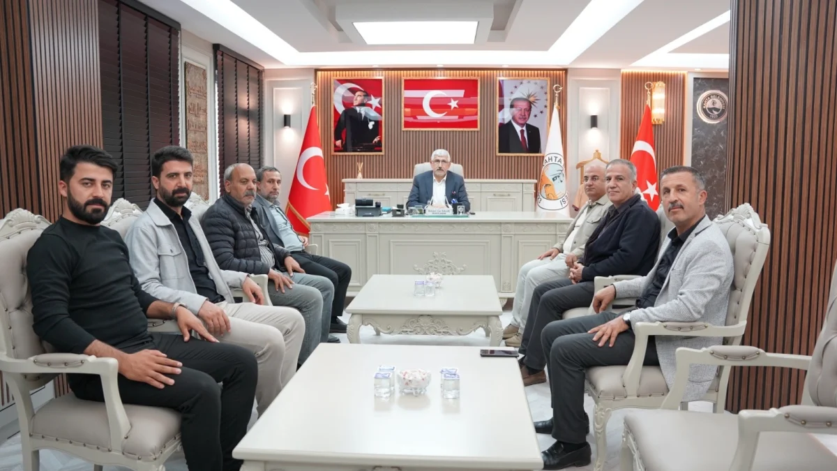 Kitap fuarı ve Kerge Festivali için Başkan Hallaç’a teşekkür plaketi