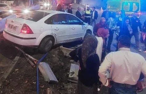Adıyaman’da otomobil ile hafriyat kamyonu çarpıştı: 2 yaralı