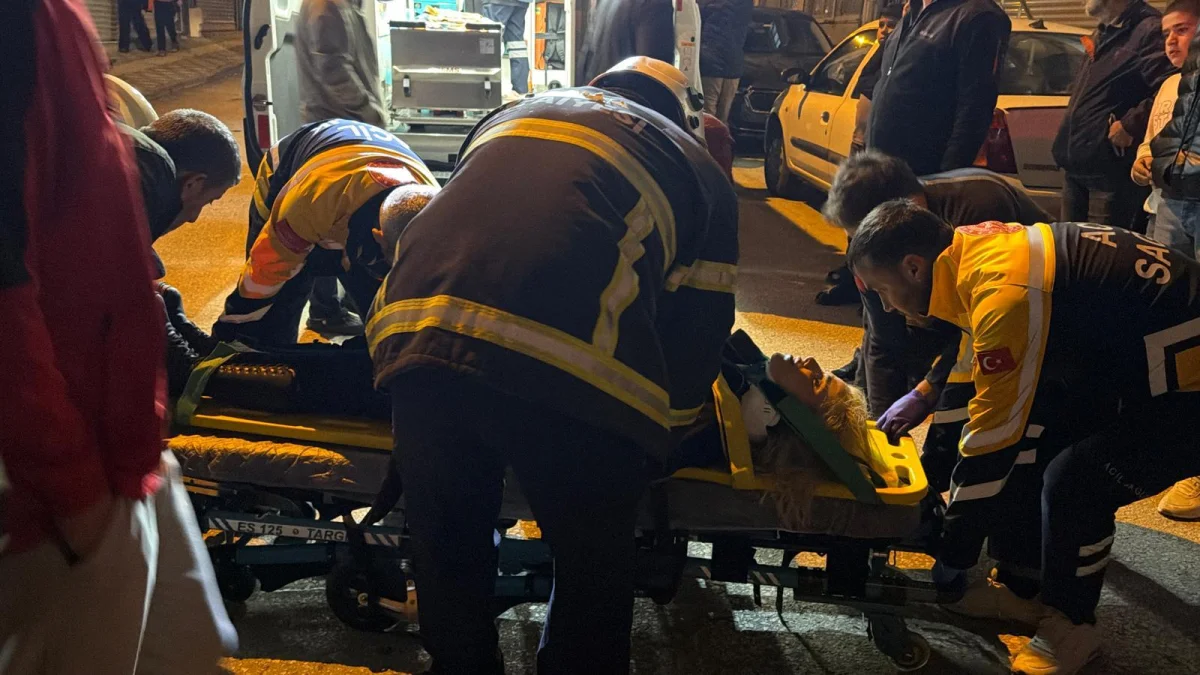 Kontrolden çıkan otomobiller iş yerine girdi: 2 yaralı