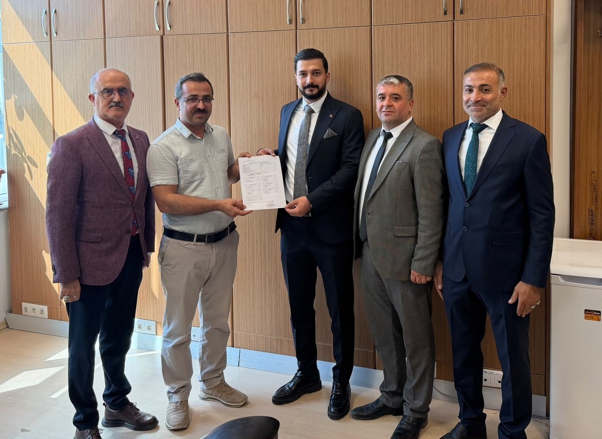Mazbatasını alan Mustafa Uğur Köse yeni döneme başladı