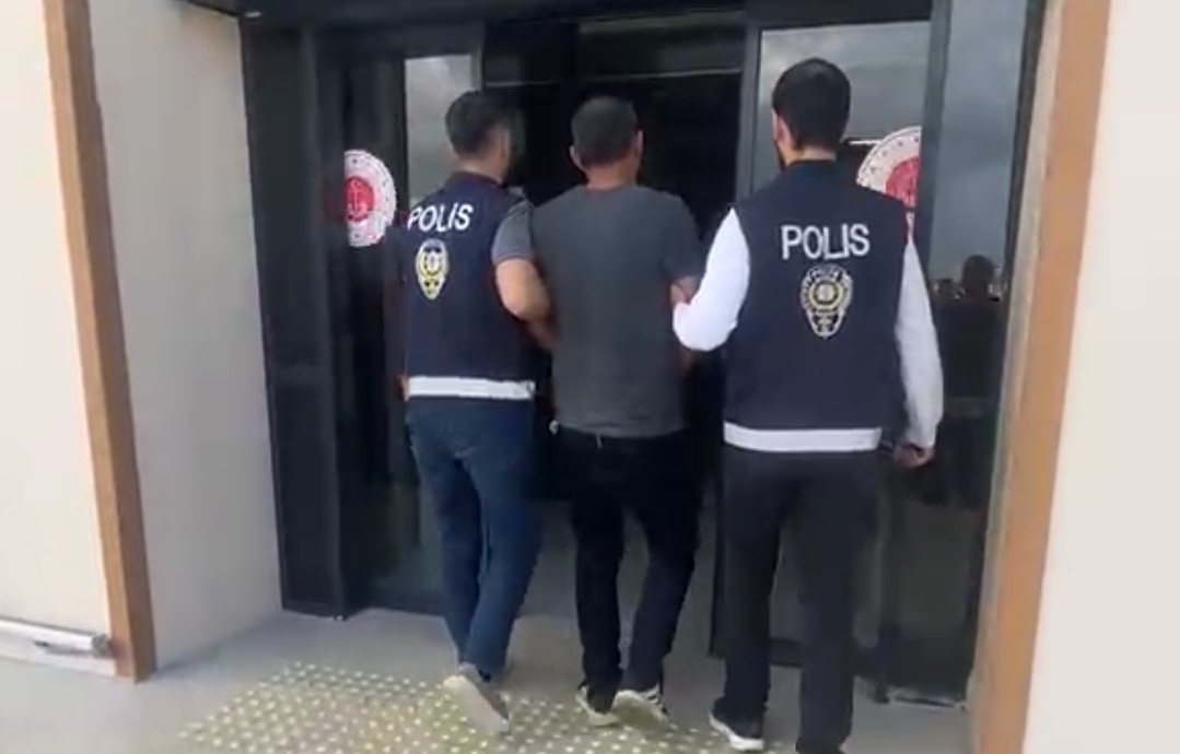 14 Yıl 4 ay hapis cezası bulunan firari yakalandı​‌