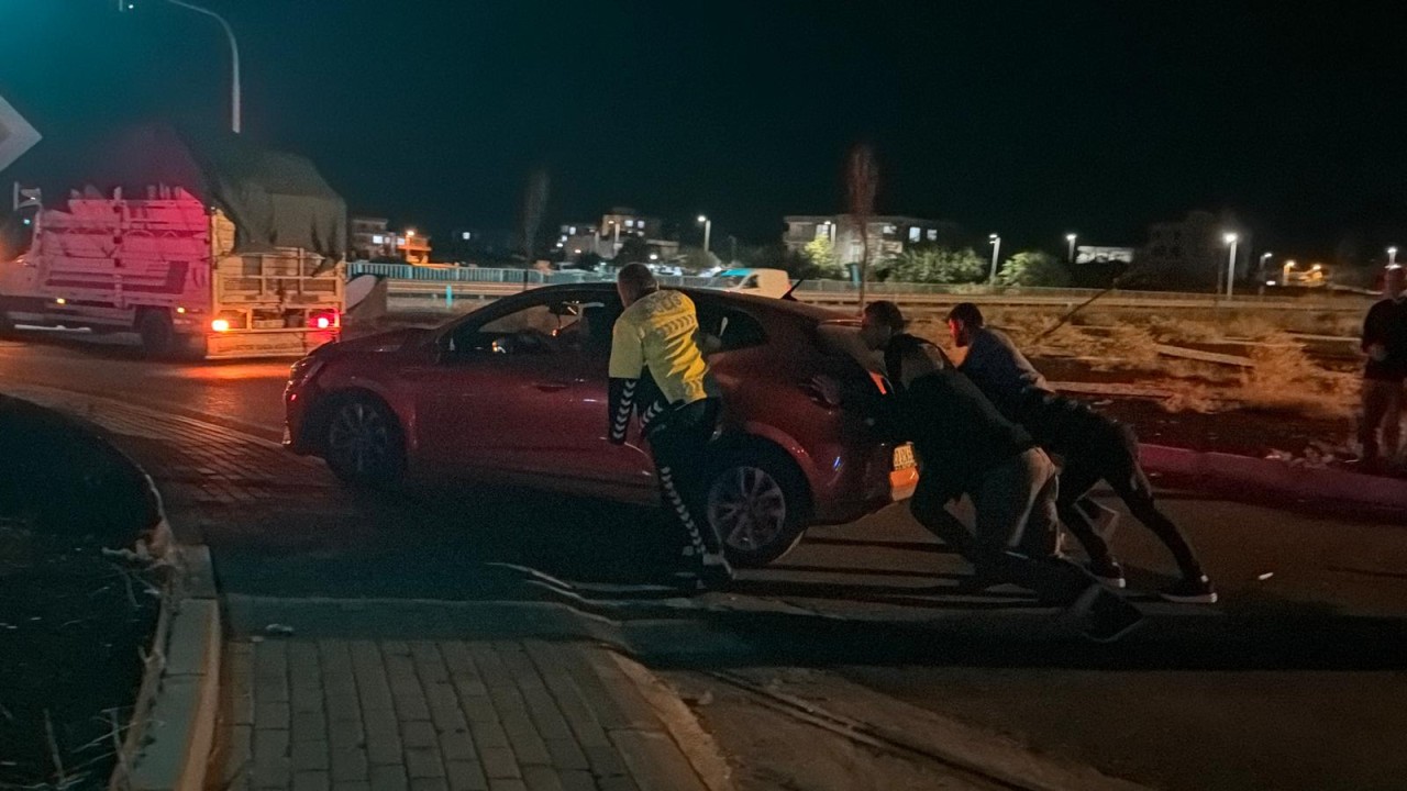 Adıyaman’da iki otomobilin karıştığı kazada 4 kişi yaralandı